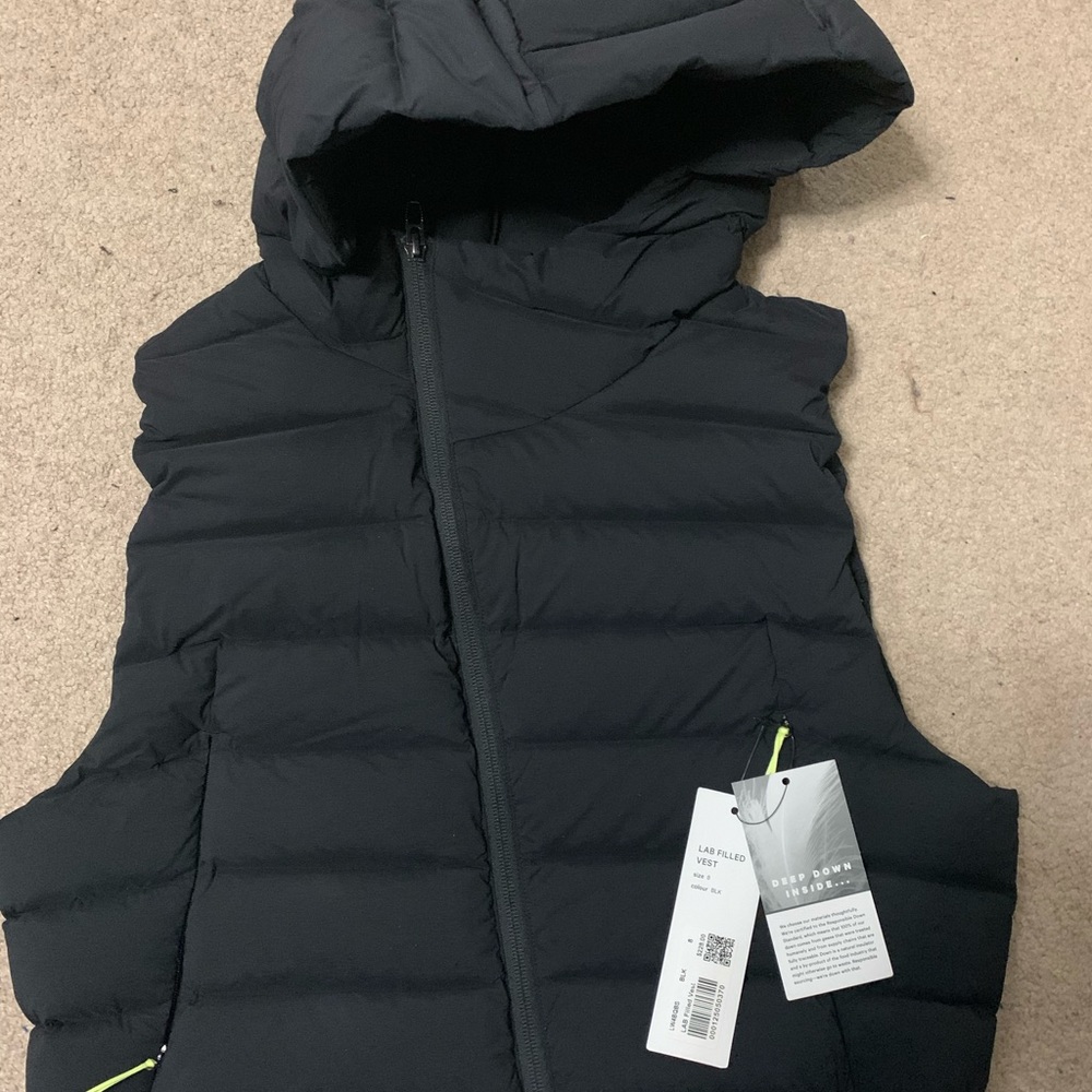 LULULEMON CROPPED VEST